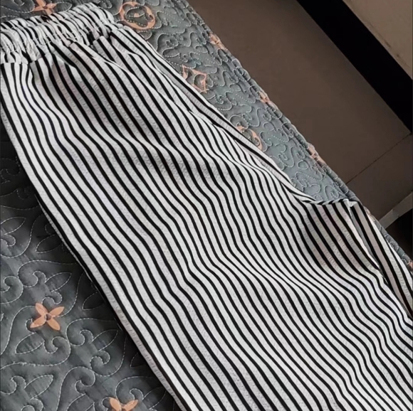 Black and White Striped High-Waisted Casual Pants - Picture 2 of 2